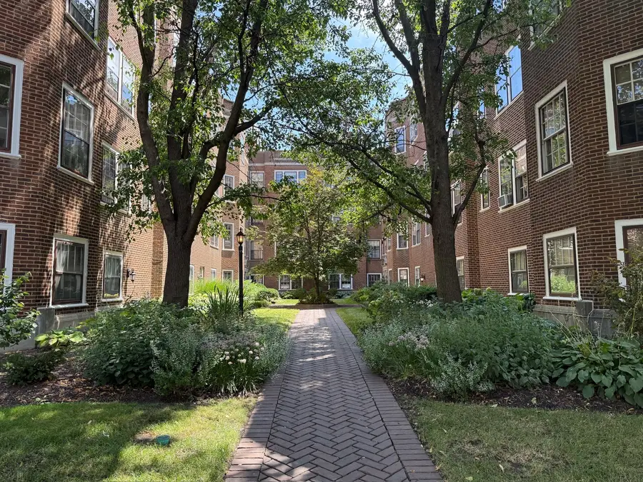 220 S Maple Avenue #42, Oak Park, IL 60302 - #2