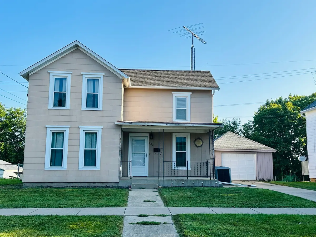 638 W Ringold, Freeport, IL 61032 - #1