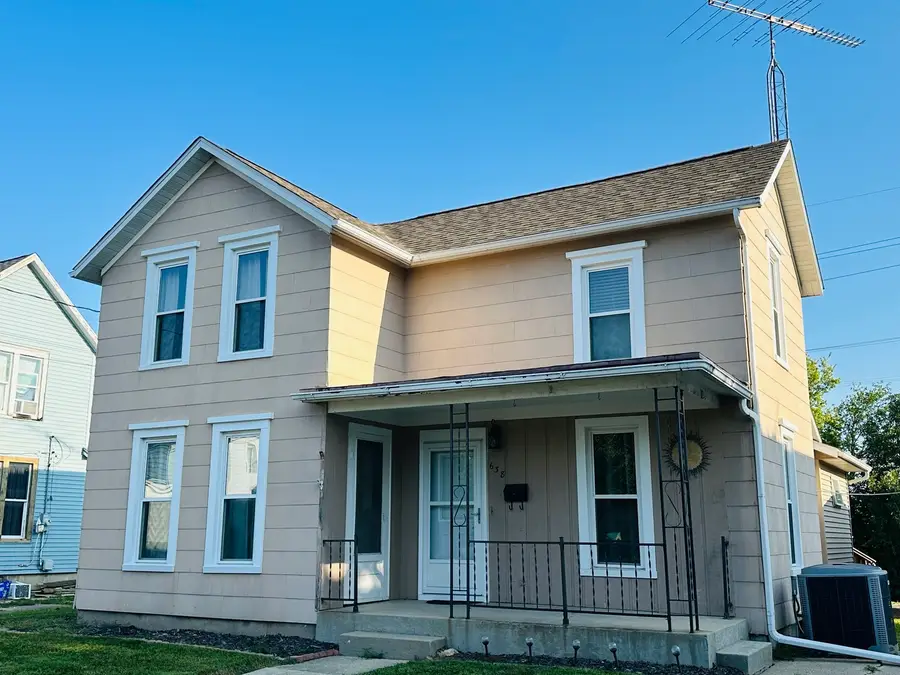 638 W Ringold, Freeport, IL 61032 - #2