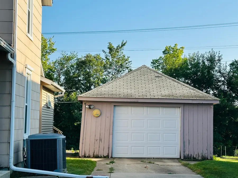 638 W Ringold, Freeport, IL 61032 - #3