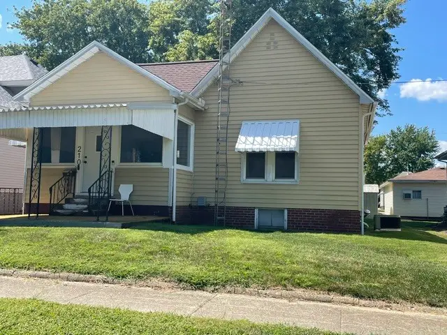 210 N Oak Street, Villa Grove, IL 61956 - #2