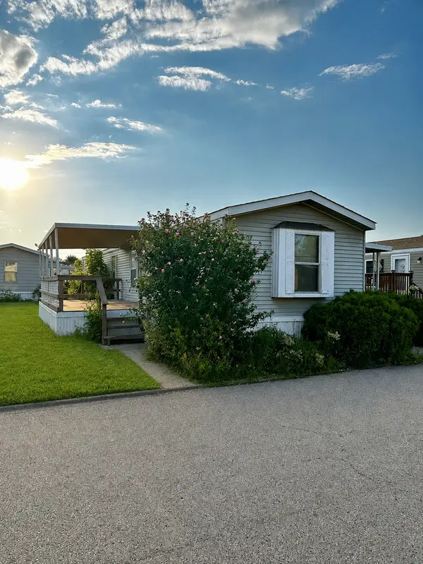 27W370 Geneva Road #124, West Chicago, IL 60185