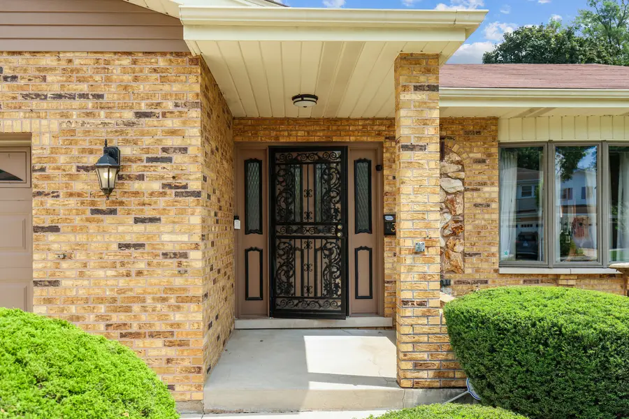 317 N Marcella Road, Mount Prospect, IL 60056 - #2