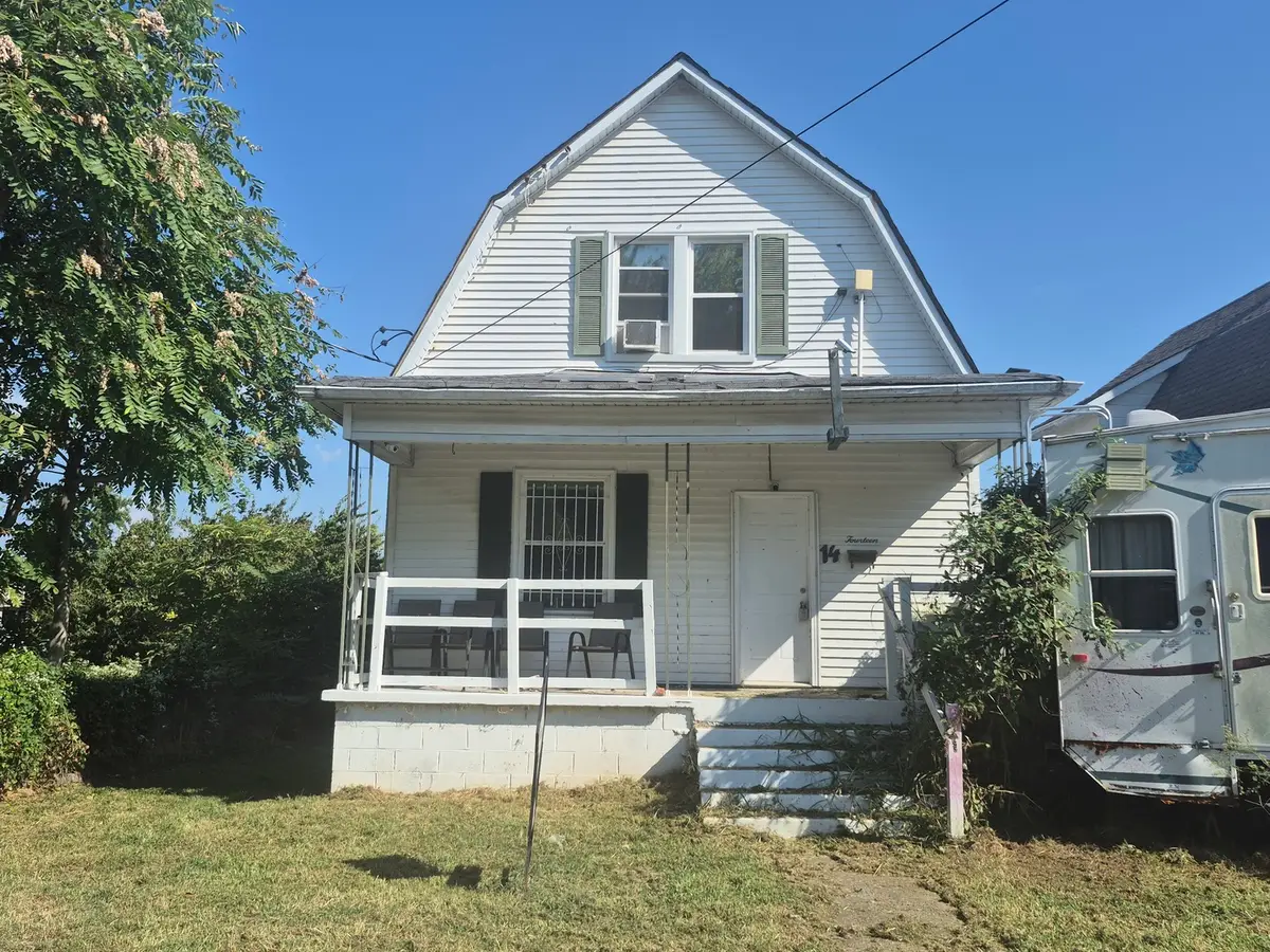 14 E Logan Street, Harrisburg, IL 62946 - #1