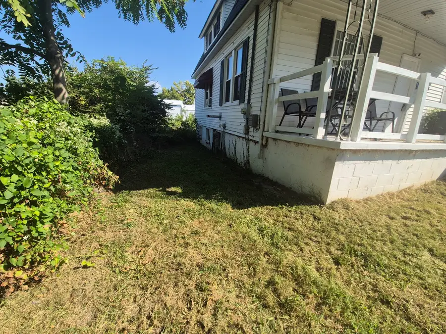 14 E Logan Street, Harrisburg, IL 62946 - #2