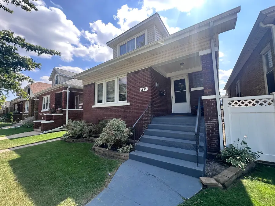 5839 W Eastwood Avenue, Chicago, IL 60630 - #2