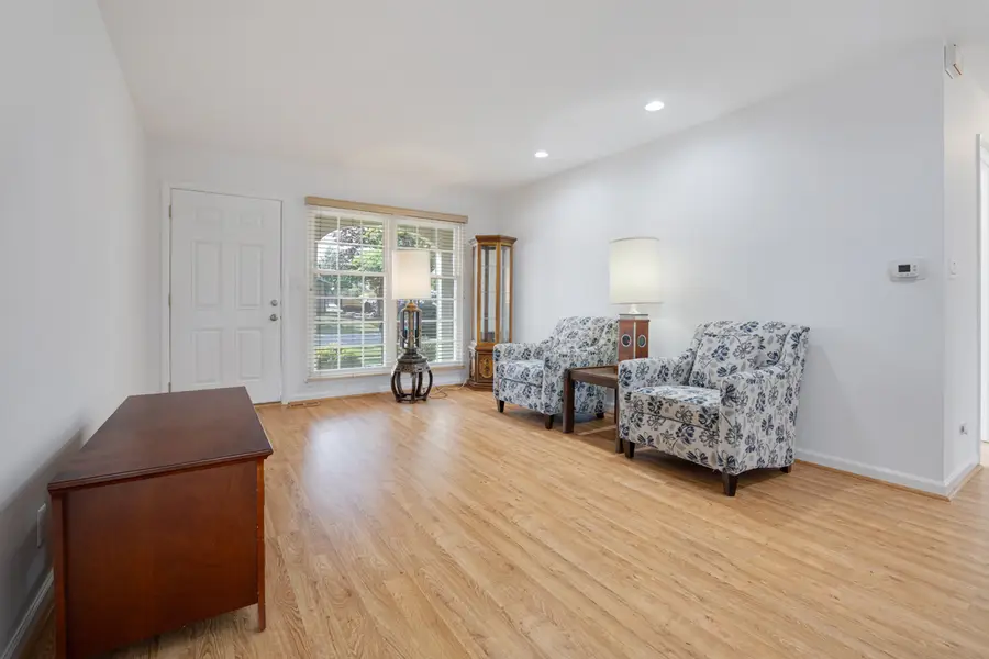 1067 Grissom Trail, Elk Grove Village, IL 60007 - #3