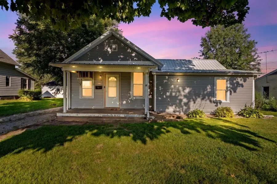 1304 SE 2nd Avenue, Aledo, IL 61231 - #3