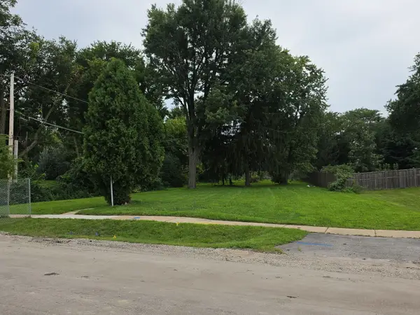240 N Park Street, Westmont, IL 60559
