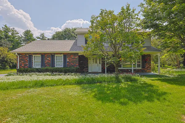 52 Darlington Drive, Hawthorn Woods, IL 60047