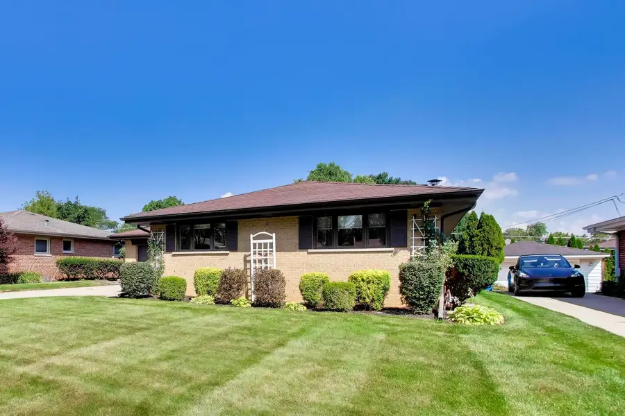 704 W Lonnquist Boulevard, Mount Prospect, IL 60056 - #2