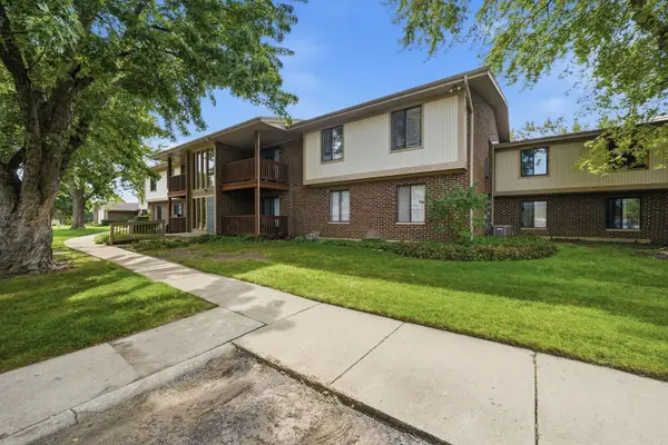 603 Garden Circle #1, Streamwood, IL 60107