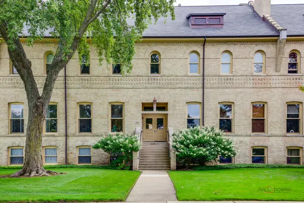 190 Leonard Wood S #106, Highland Park, IL 60035