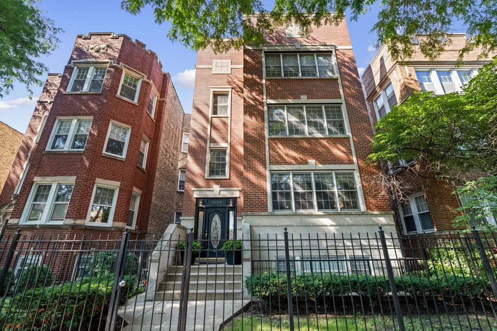 2032 W Farragut Avenue #2, Chicago, IL 60625 - #1