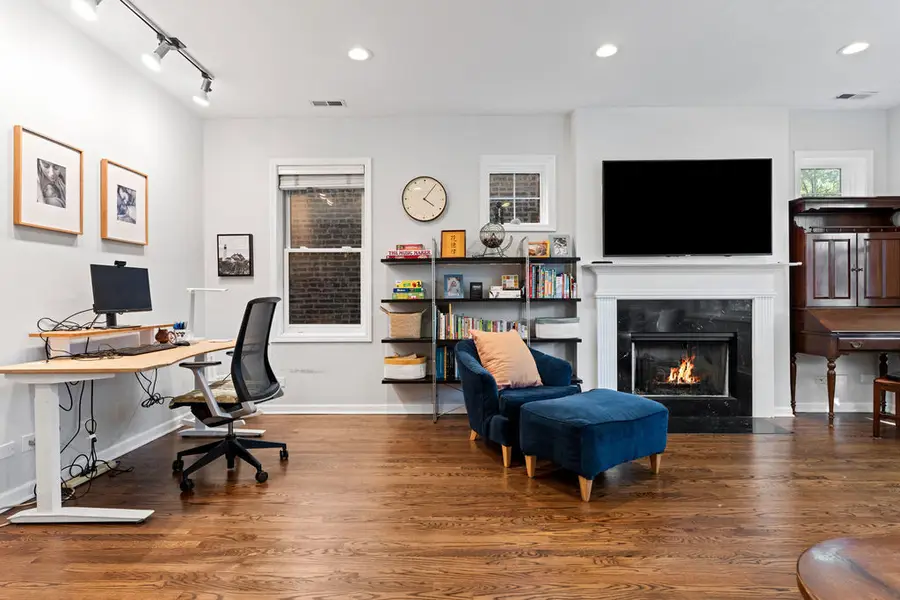 2032 W Farragut Avenue #2, Chicago, IL 60625 - #3