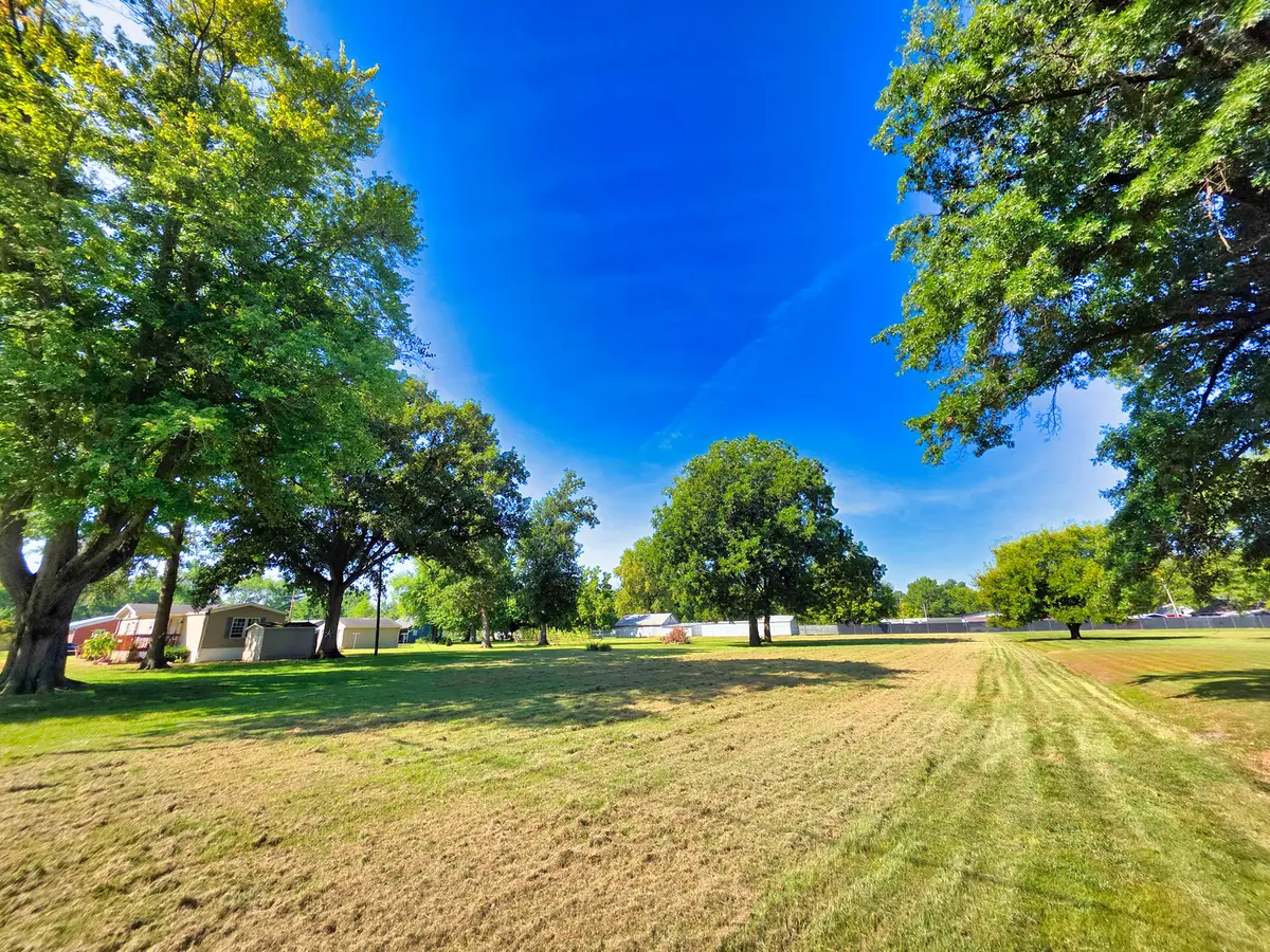 342 S Elm Street, Flora, IL 62839 - #1
