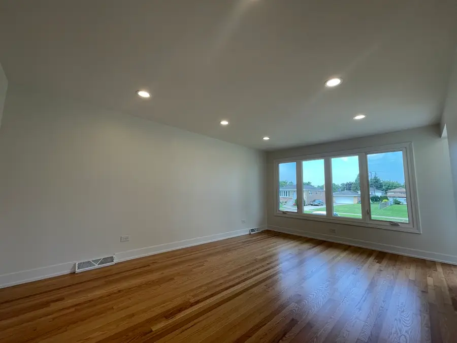 7925 Natchez Avenue, Burbank, IL 60459 - #3