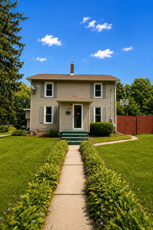 810 Hemlock Avenue, Dixon, IL 61021