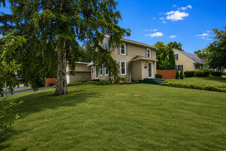 810 Hemlock Avenue, Dixon, IL 61021 - #3