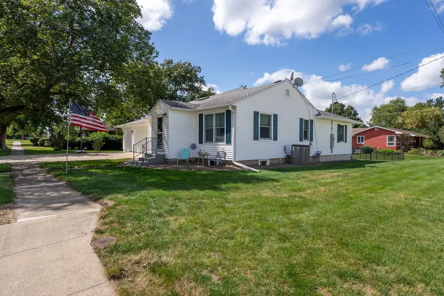 523 12th Avenue, De Witt, IA 52742 - #3