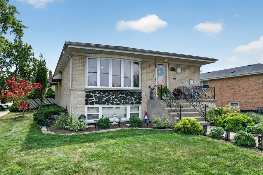 7001 W 81st Street, Burbank, IL 60459 - #2