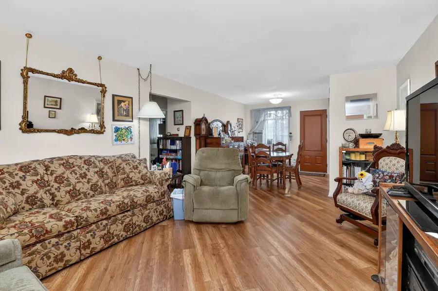964 S 3rd Avenue, Des Plaines, IL 60016 - #3