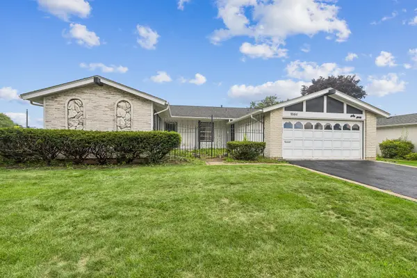 1564 White Trail, Elk Grove Village, IL 60007