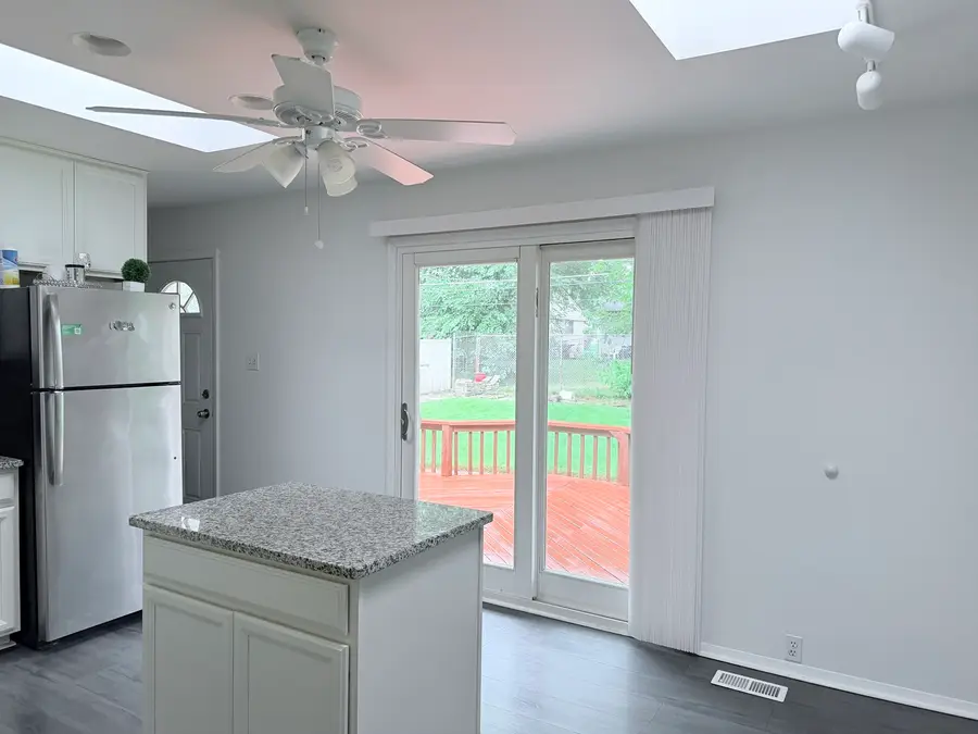 420 Camden Avenue, Romeoville, IL 60446 - #3
