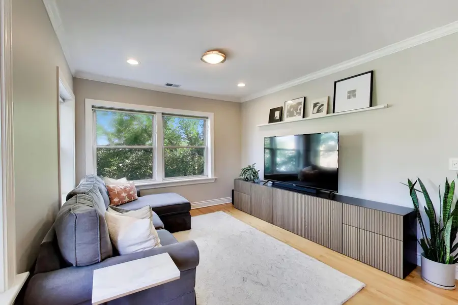 3557 N Hamilton Avenue #3, Chicago, IL 60618 - #3