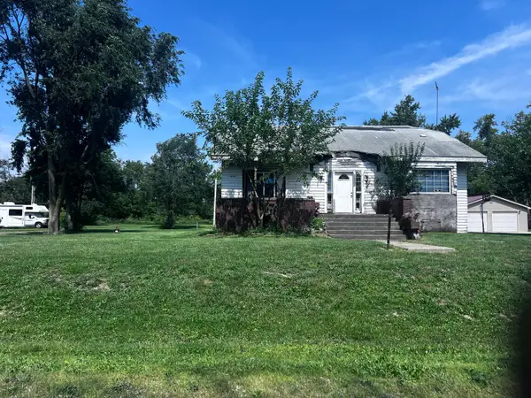 211 W 1st Street S, Clarence, IL 60960