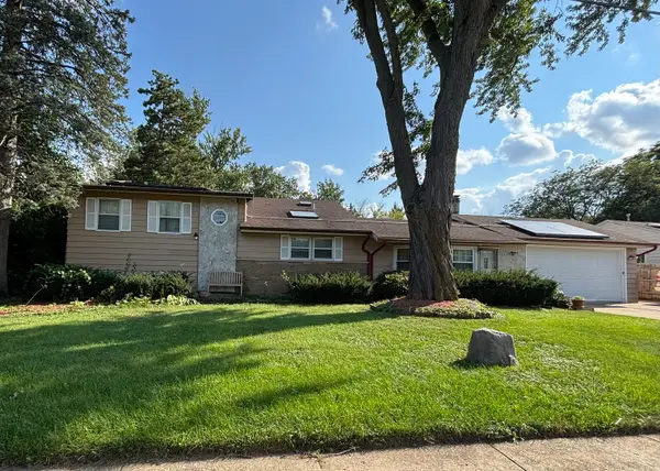 11 W Palatine (frontage) Road, Prospect Heights, IL 60070