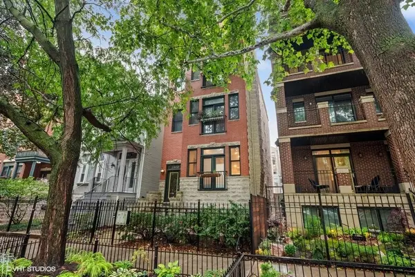 857 W Roscoe Street #2, Chicago, IL 60657