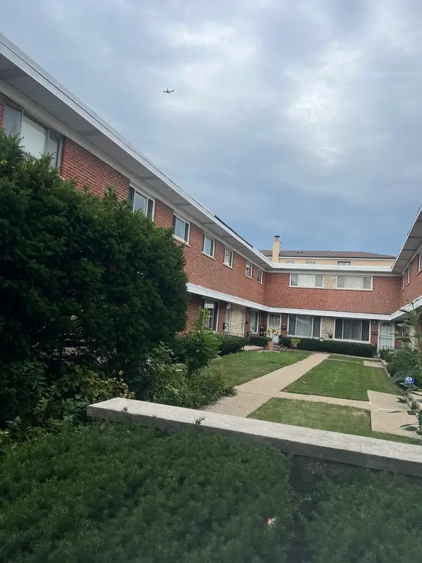 3950 W Glenlake Avenue #A, Chicago, IL 60659