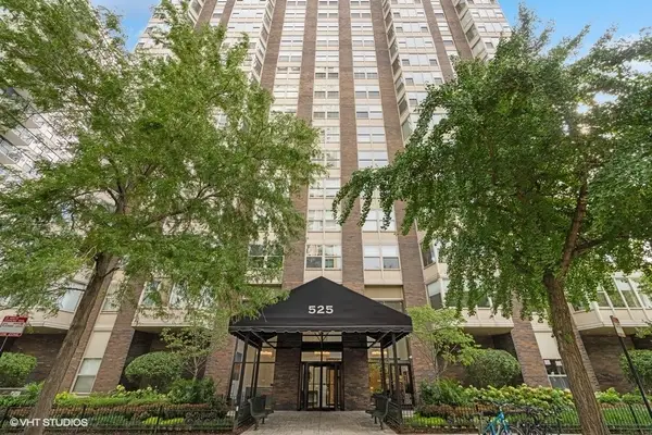 525 W Hawthorne Place #1007, Chicago, IL 60657