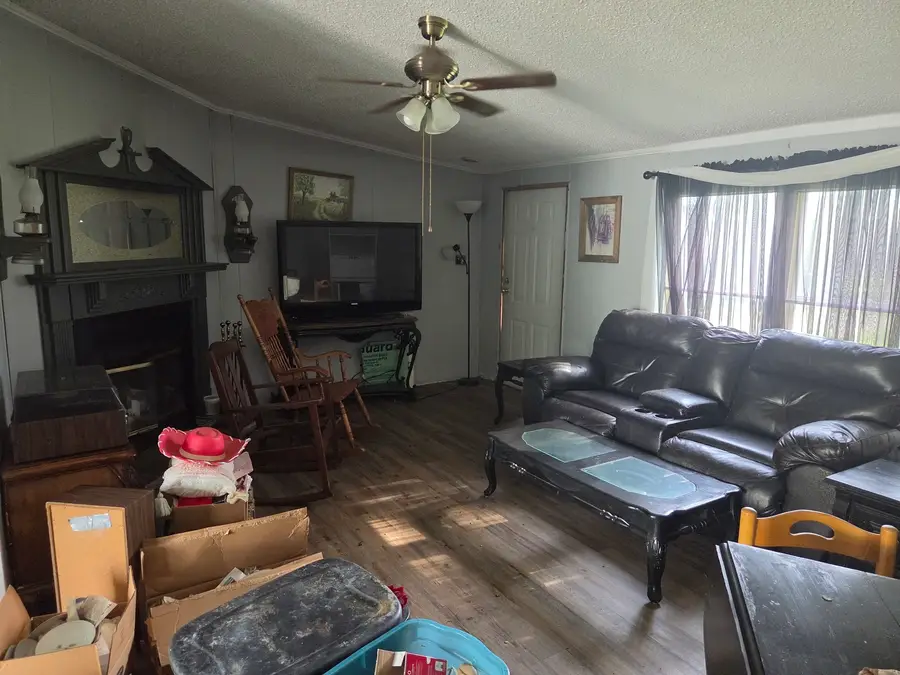 802 E O Henry Street, McLeansboro, IL 62859 - #3