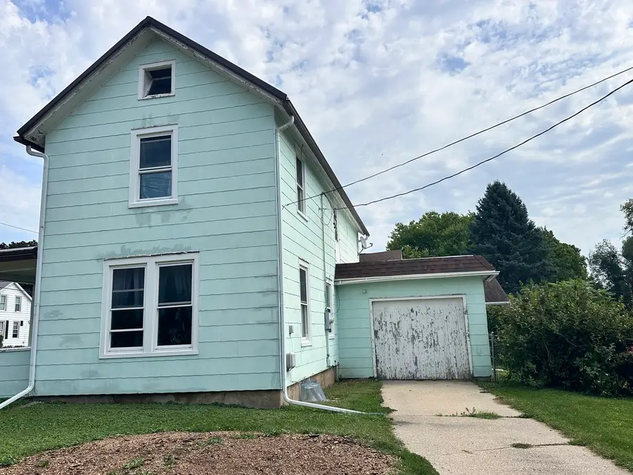 639 W Ordway Street, Freeport, IL 61032 - #3