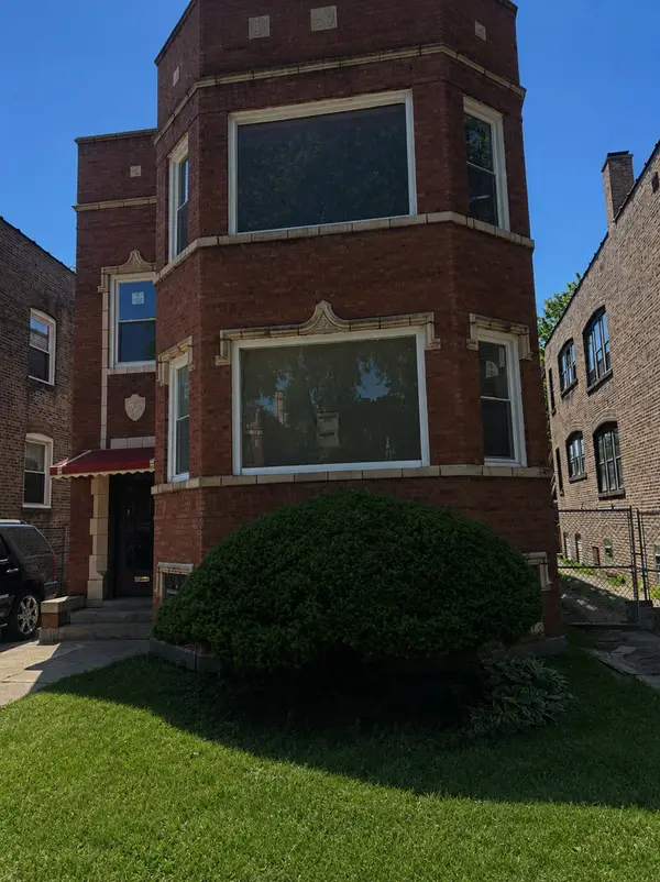 8718 S Kingston Avenue, Chicago, IL 60617