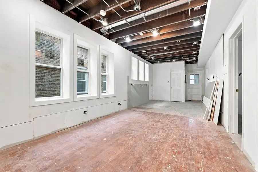 8718 S Kingston Avenue, Chicago, IL 60617 - #3