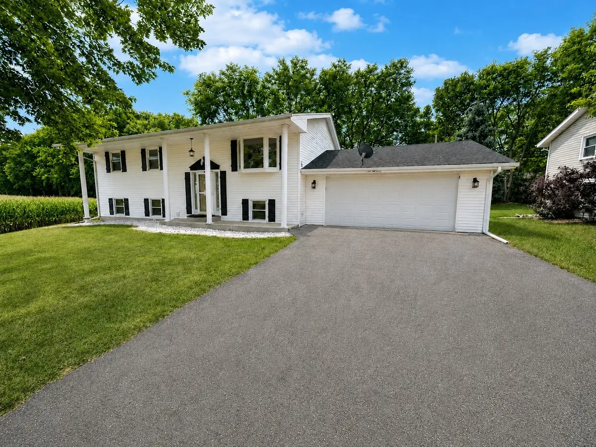 437 E 11th Street, Pecatonica, IL 61063 - #1