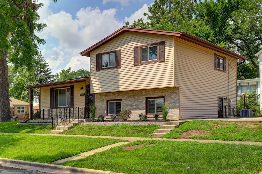 2347 S 17th Avenue, Broadview, IL 60155 - #2