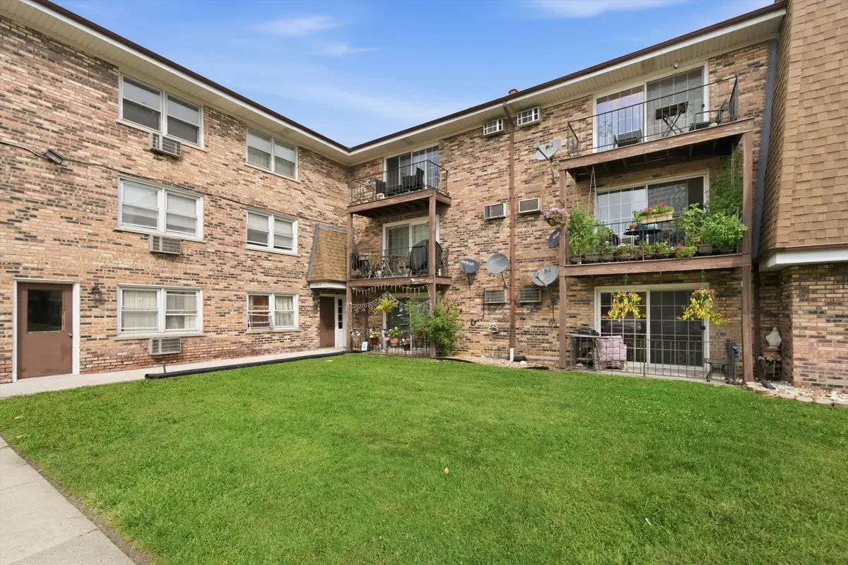 9817 Nottingham Avenue #304, Chicago Ridge, IL 60415 - #1