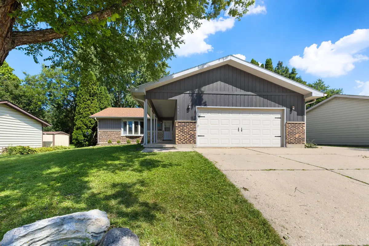 824 Royal Drive, McHenry, IL 60050 - #1