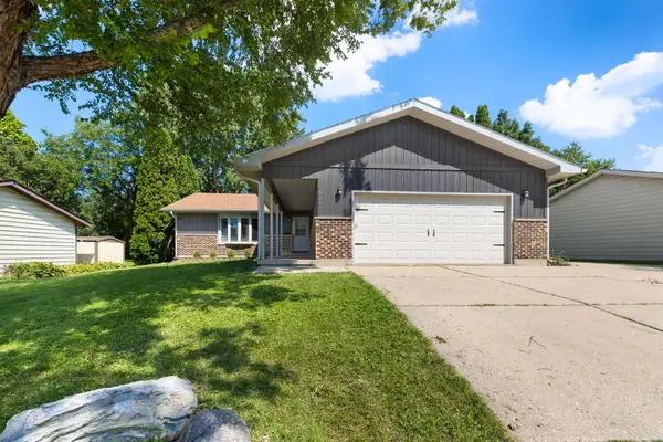 824 Royal Drive, McHenry, IL 60050