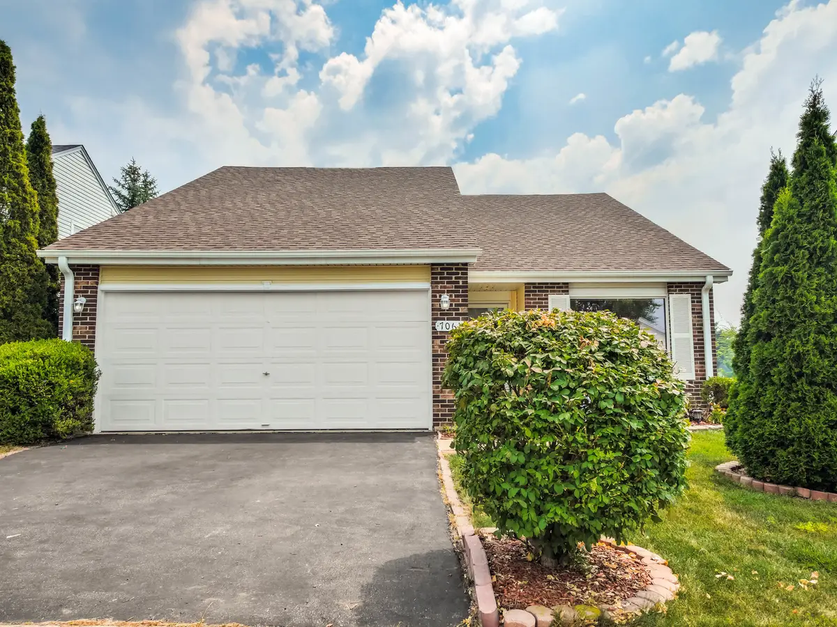 7061 Yorkshire Drive, Woodridge, IL 60517 - #1