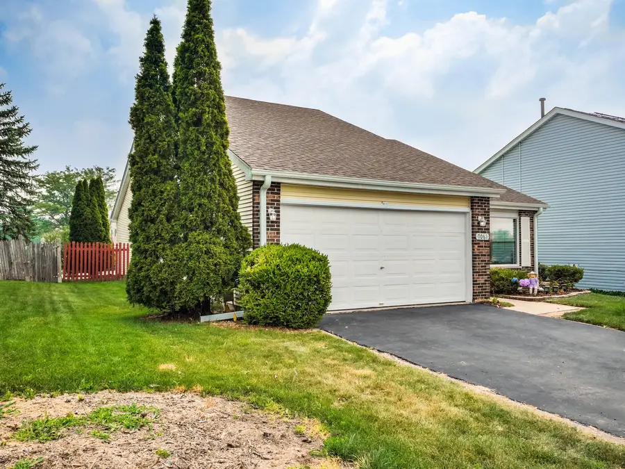 7061 Yorkshire Drive, Woodridge, IL 60517 - #3