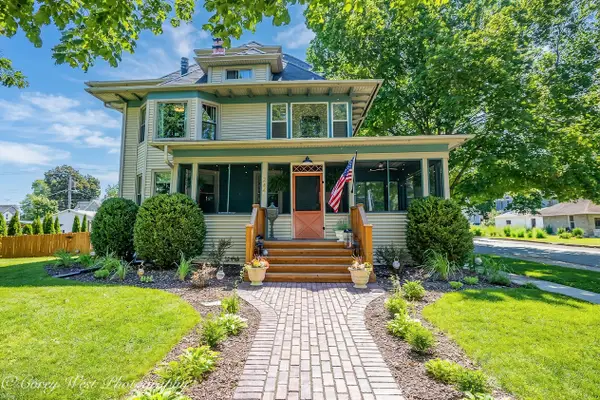 244 S Sycamore Street, Genoa, IL 60135