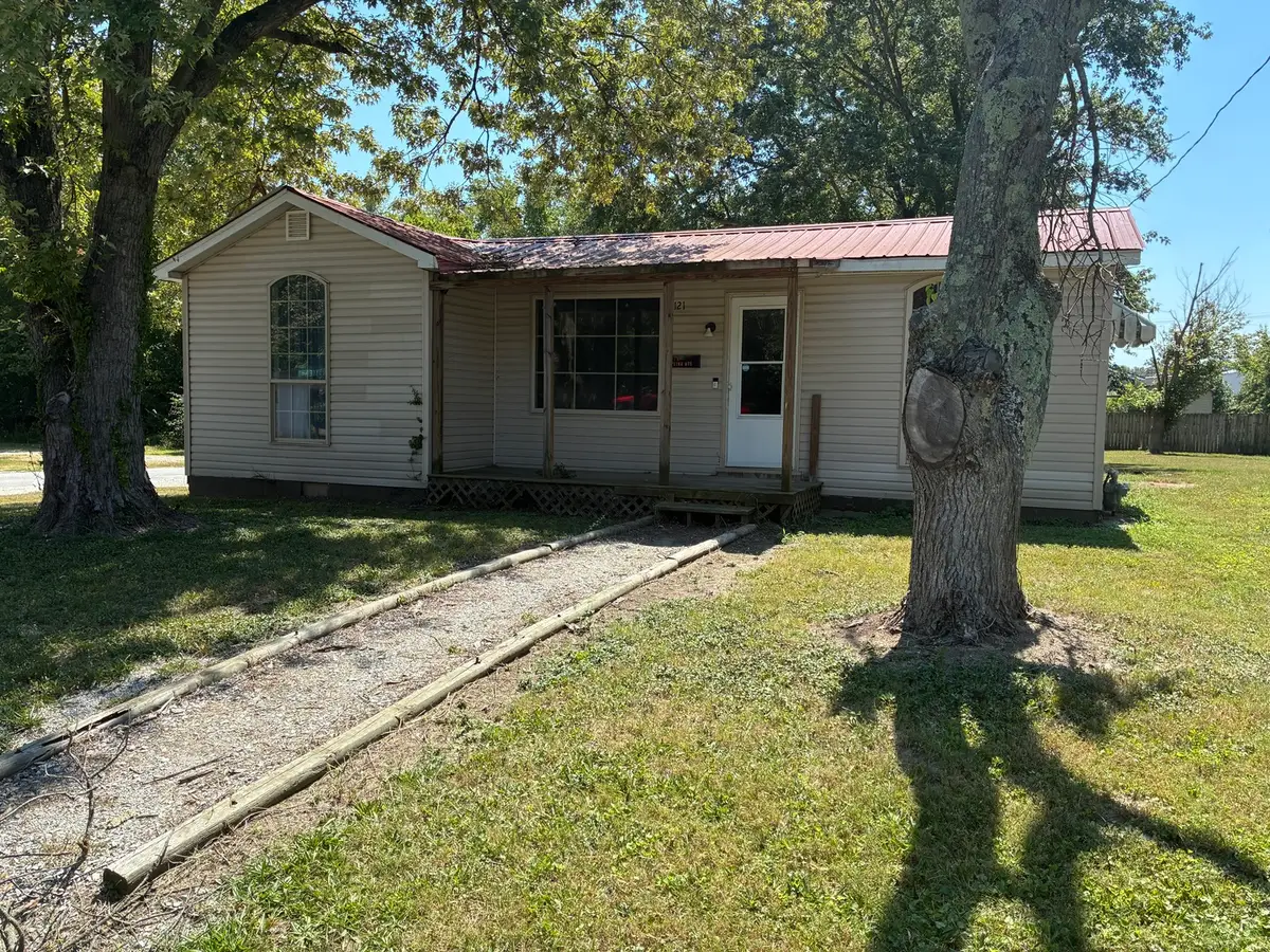 121 E Opdyke Avenue, Mount Vernon, IL 62864 - #1