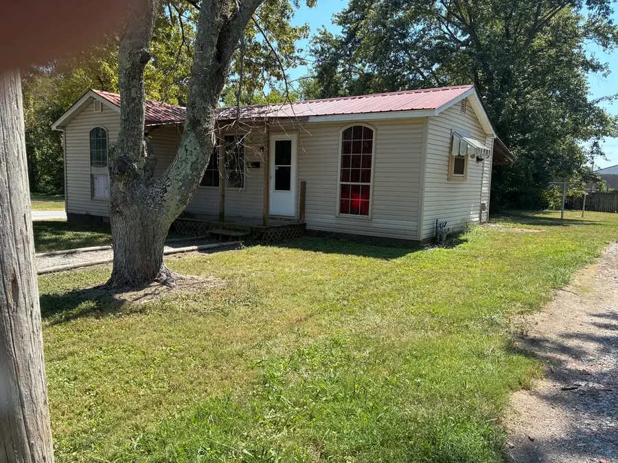 121 E Opdyke Avenue, Mount Vernon, IL 62864 - #2