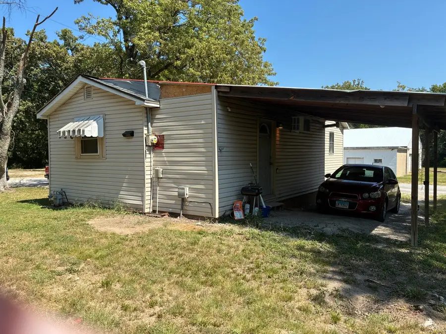 121 E Opdyke Avenue, Mount Vernon, IL 62864 - #3