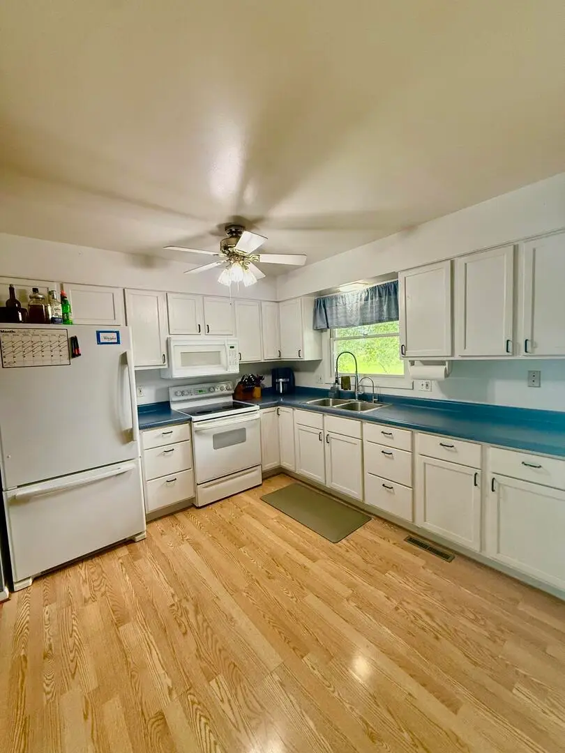 302 S 6th Street, Kirkland, IL 60146 - #2